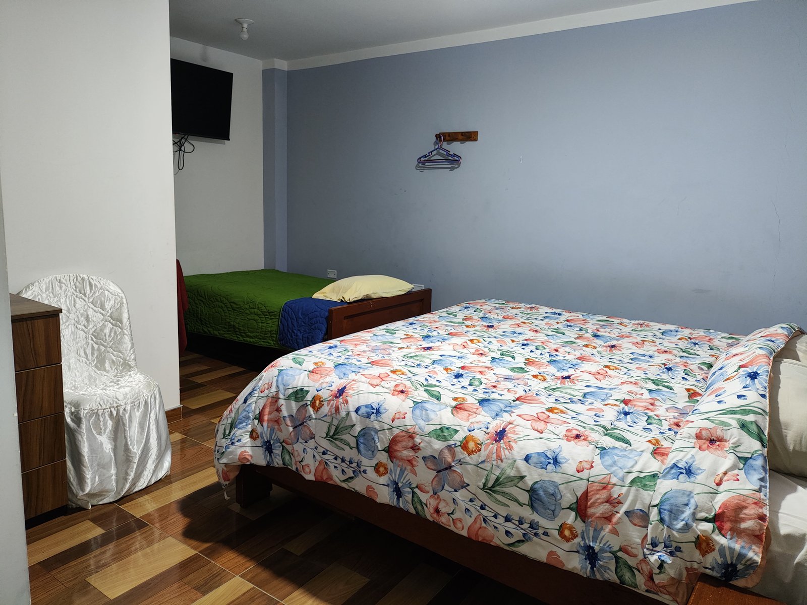Habitación Doble con Tina y Cama King